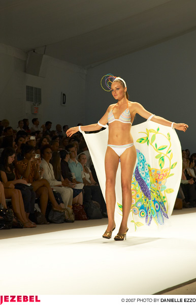 Illustration for article titled Gottex Spring/Summer '08 Show & Scene